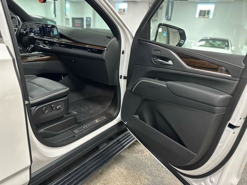 Used 2023 Cadillac Escalade Premium Luxury w/ Performance Package AWD/4WD image 30