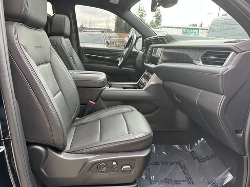 Used 2024 GMC Yukon Denali w/ Denali Reserve Package AWD/4WD image 45