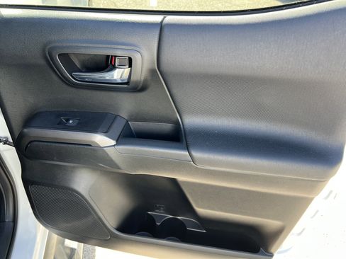 Used 2017 Toyota Tacoma TRD Sport w/ Tow Package image 27