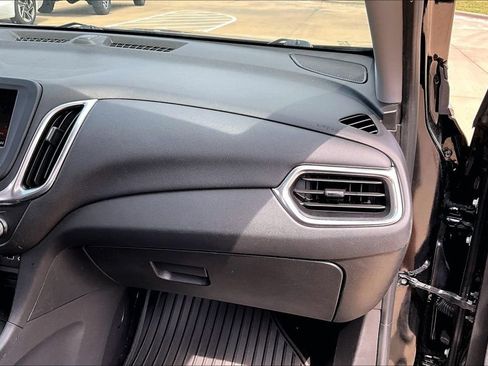 Used 2019 Chevrolet Equinox LT FWD image 16