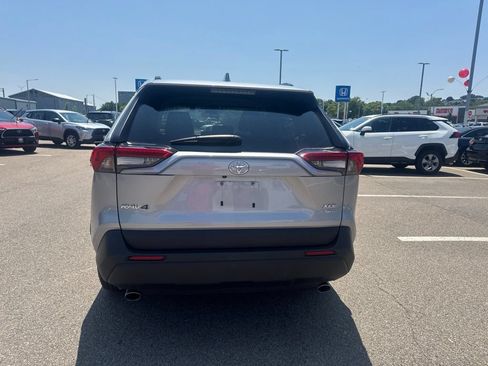 Used 2025 Toyota RAV4 XLE AWD/4WD image 5