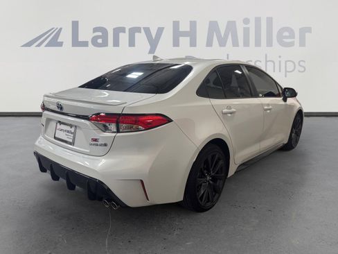 Used 2024 Toyota Corolla SE w/ SE Package image 5