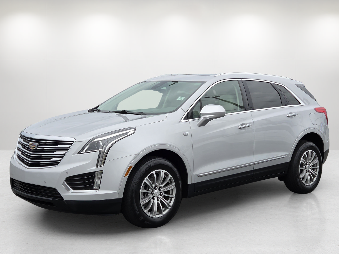 Used 2017 Cadillac XT5 Luxury w/ Driver Awareness Package FWD image 1