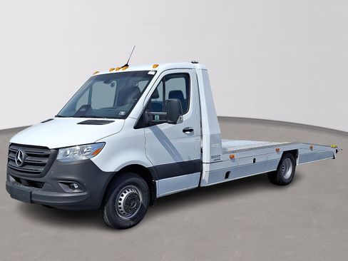 New 2025 Mercedes-Benz Sprinter 4500 image 1