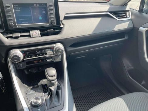 Used 2021 Toyota RAV4 LE image 14