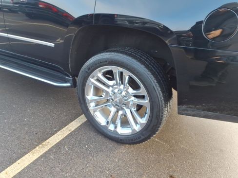 Used 2018 GMC Yukon SLT w/ Premium Edition image 11