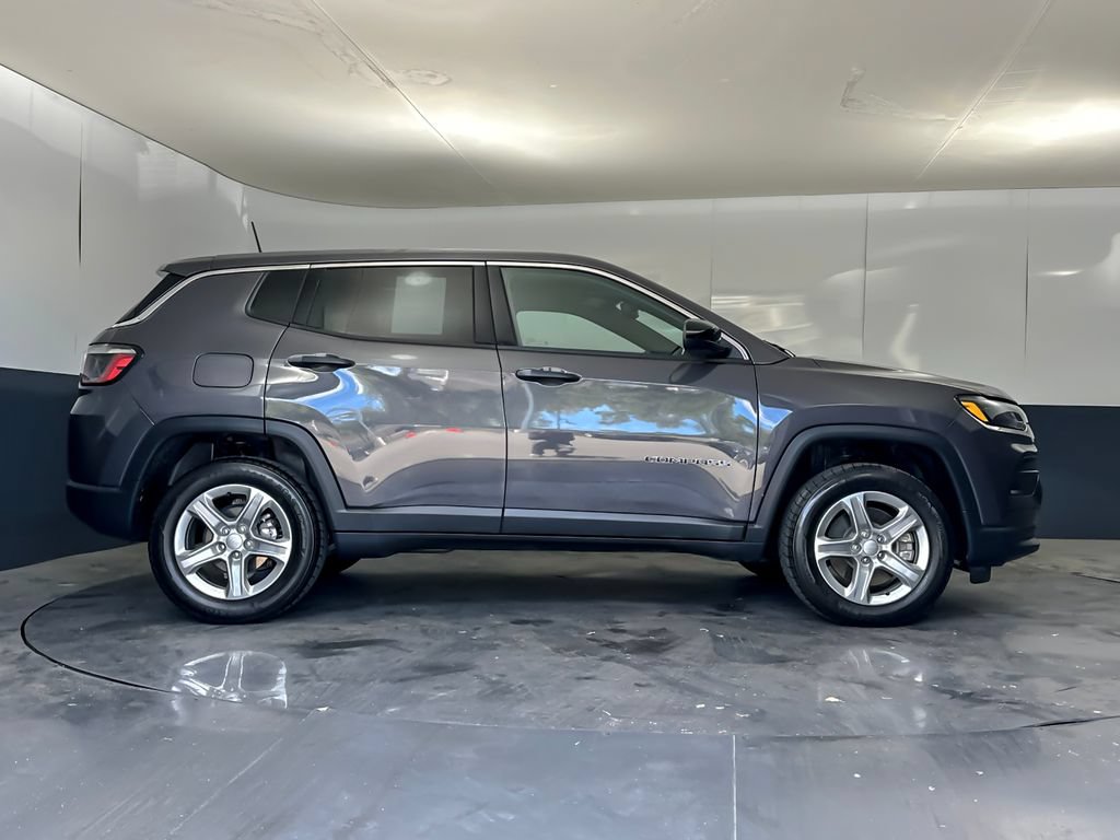 Used 2024 Jeep Compass Sport AWD/4WD image 2