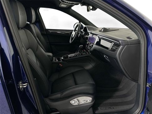 Certified 2025 Porsche Macan GTS AWD/4WD image 28