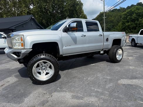 Used 2015 Chevrolet Silverado 2500 LTZ w/ Duramax Plus Package AWD/4WD image 18