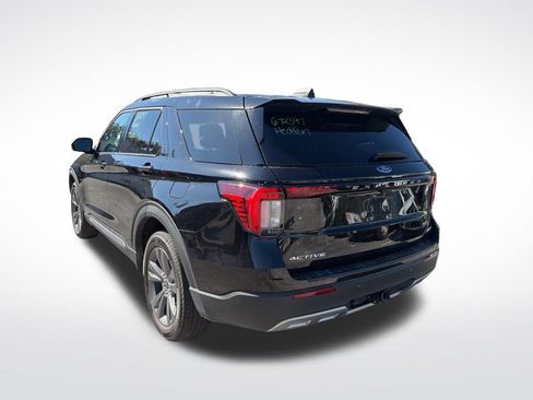 Used 2025 Ford Explorer Active w/ Active Comfort Package image 6
