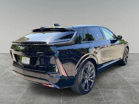 New 2026 Cadillac Lyriq Signature Sport AWD/4WD image 5