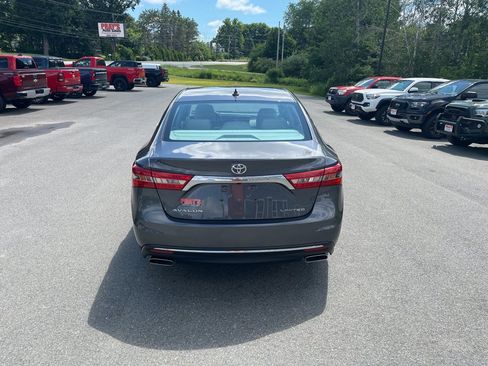 Used 2018 Toyota Avalon Limited w/ Carpet Mat Package FWD image 3