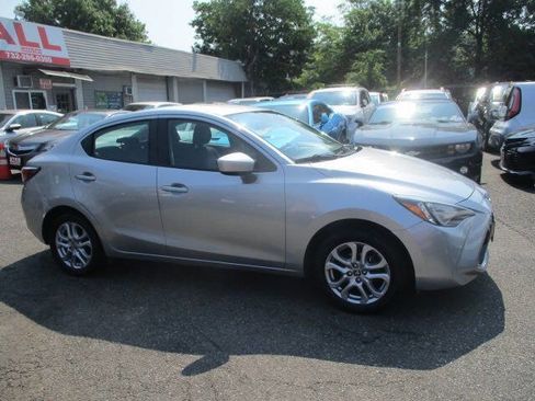 Used 2017 Toyota Yaris iA image 3