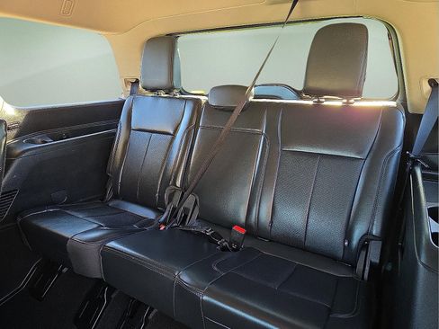 Certified 2024 Ford Expedition XLT image 10