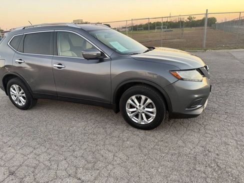 Used 2015 Nissan Rogue SV w/ SV Premium Package FWD image 4