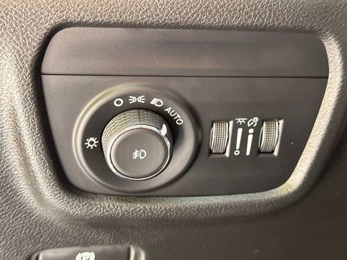 Used 2023 Jeep Grand Cherokee L Limited AWD/4WD image 31