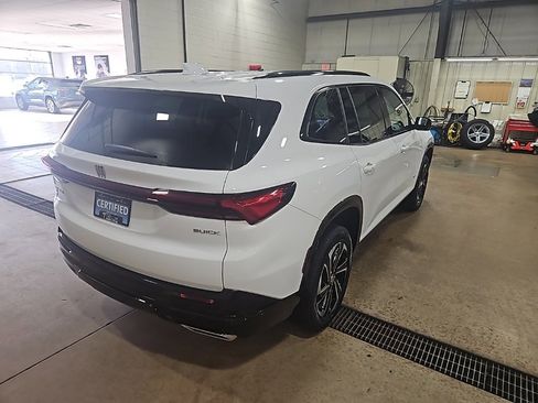 Certified 2025 Buick Enclave Sport Touring image 7