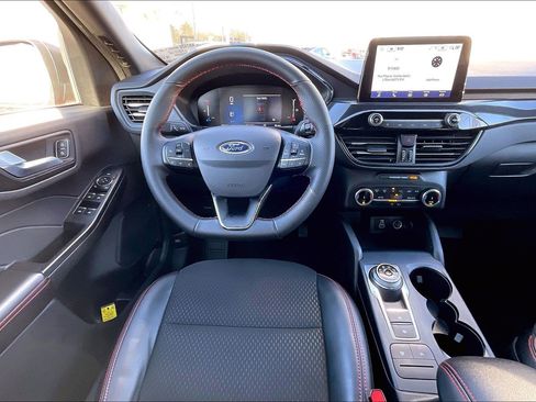 Used 2025 Ford Escape ST-Line image 5