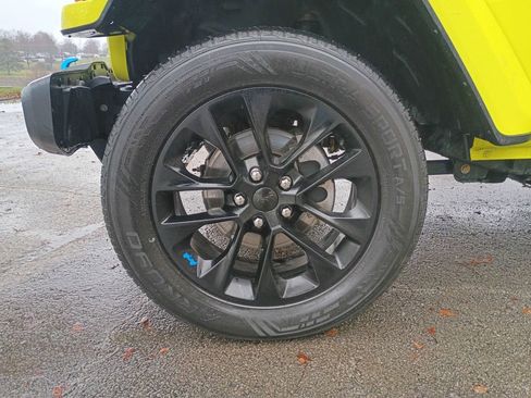 Used 2022 Jeep Wrangler Unlimited Sahara w/ Cold Weather Group image 29