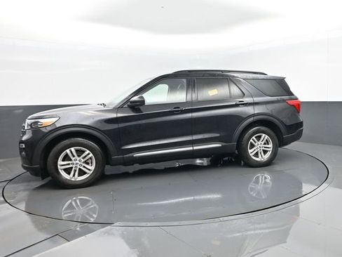 Used 2024 Ford Explorer XLT w/ Equipment Group 202A AWD/4WD image 5