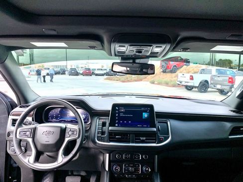 Used 2023 Chevrolet Tahoe Z71 w/ Luxury Package image 16