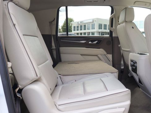 Used 2024 GMC Yukon XL Denali RWD image 24