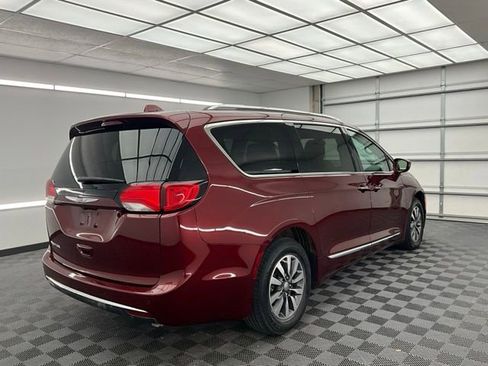 Used 2020 Chrysler Pacifica Touring-L Plus image 24