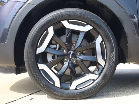Used 2025 Kia Telluride S FWD image 7