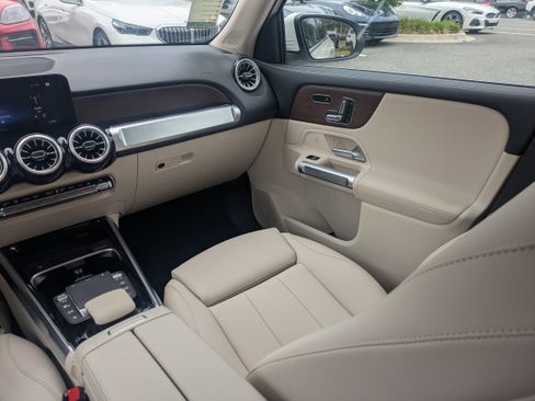 Used 2023 Mercedes-Benz EQB 300 4MATIC image 16