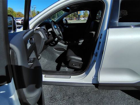 New 2026 Volvo XC40 B5 Core w/ Climate Package image 7