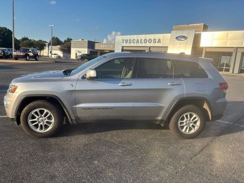 Used 2020 Jeep Grand Cherokee Laredo AWD/4WD image 5