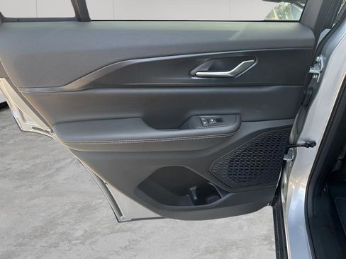 New 2025 Jeep Grand Cherokee Altitude image 17