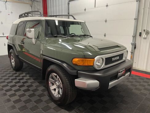 Used 2014 Toyota FJ Cruiser 2WD w/ Convenience Package image 5