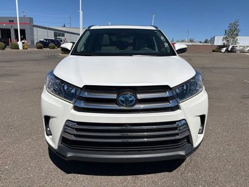 Used 2017 Toyota Highlander Limited Platinum AWD/4WD image 2