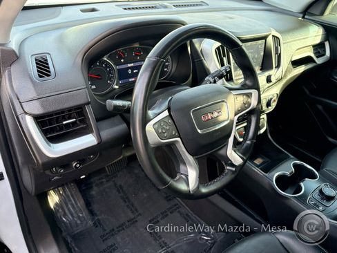 Used 2024 GMC Terrain SLT image 11