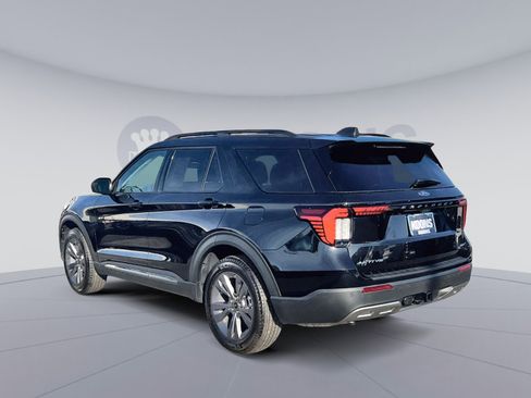 Used 2025 Ford Explorer Active w/ Active Comfort Package image 4