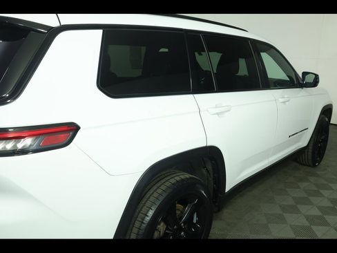 Used 2023 Jeep Grand Cherokee L Laredo image 20