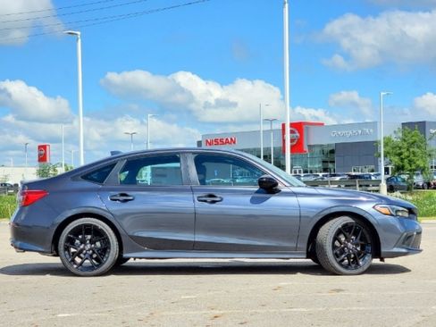 Used 2023 Honda Civic Sport image 9