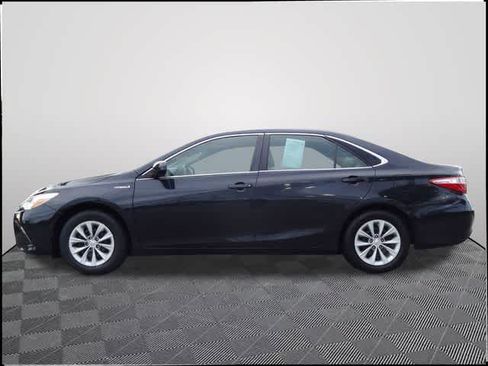 Used 2017 Toyota Camry LE FWD image 2