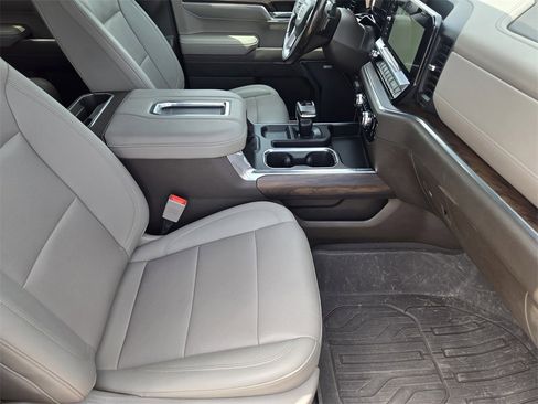 Used 2022 GMC Sierra 1500 SLT w/ SLT Premium Plus Package image 9