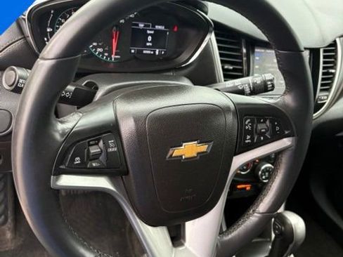 Used 2020 Chevrolet Trax LT w/ LT Convenience Package AWD/4WD image 16