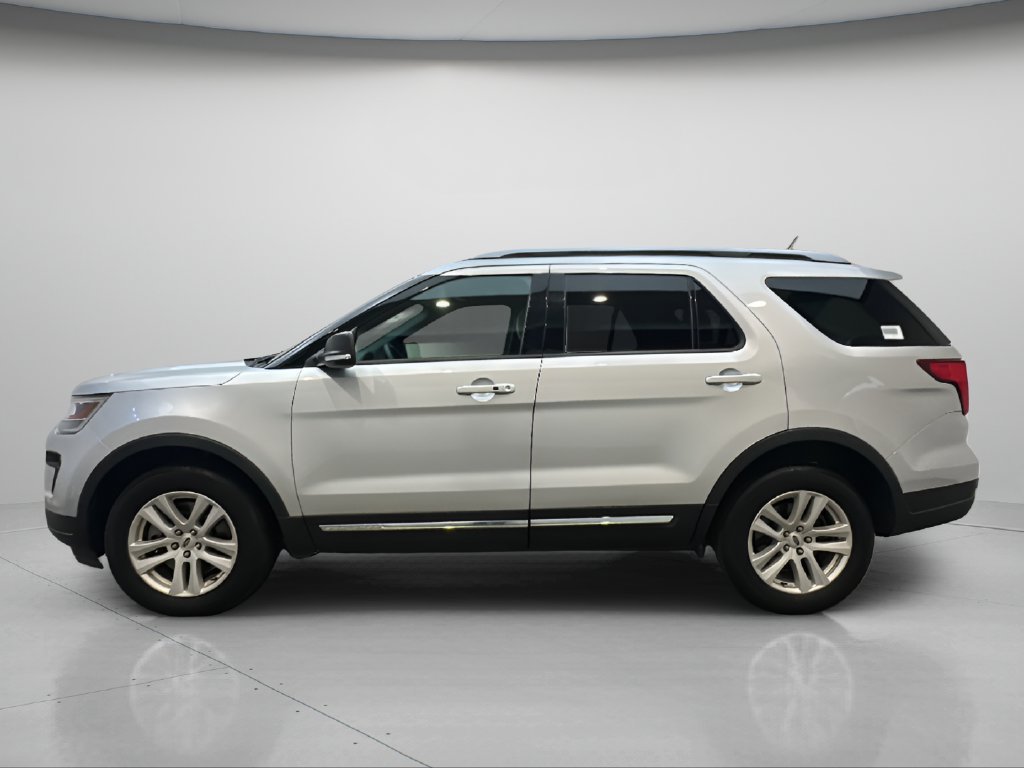 Used 2019 Ford Explorer XLT w/ Equipment Group 202A AWD/4WD image 4