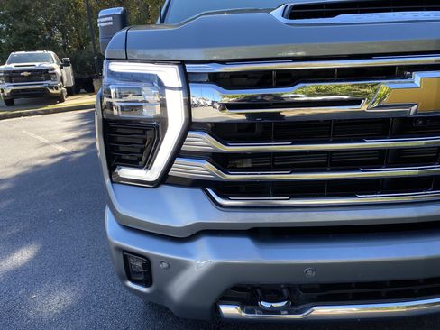 Used 2024 Chevrolet Silverado 2500 High Country w/ High Country Premium Package image 14