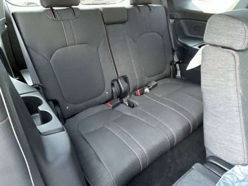 Used 2025 Honda Pilot Sport image 12