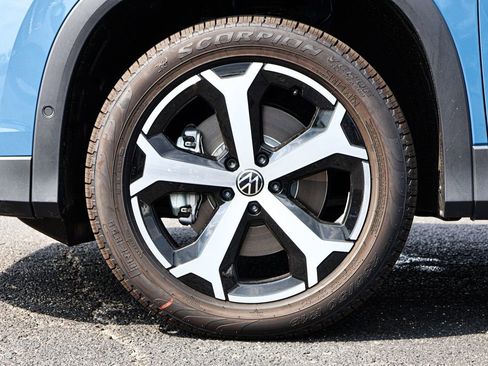 Used 2025 Volkswagen Tiguan SE image 14