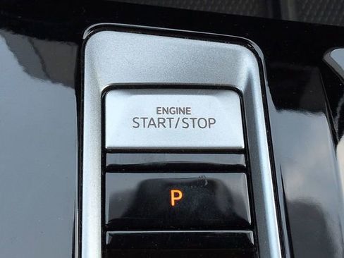 Used 2024 Volkswagen Atlas Cross Sport SE image 35