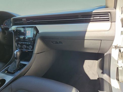 Used 2022 Volkswagen Passat 2.0T SE image 18