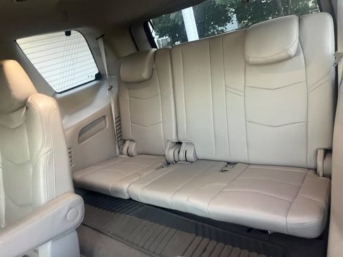 Used 2016 Cadillac Escalade Luxury AWD/4WD image 13