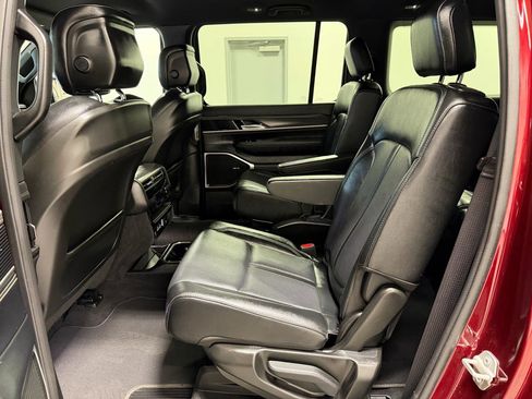 Used 2024 Jeep Wagoneer L Series II w/ Flexible Seating Group RWD image 23