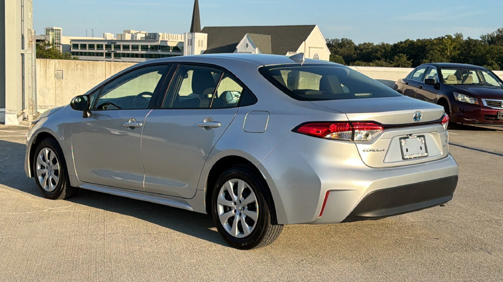Used 2024 Toyota Corolla LE FWD image 3